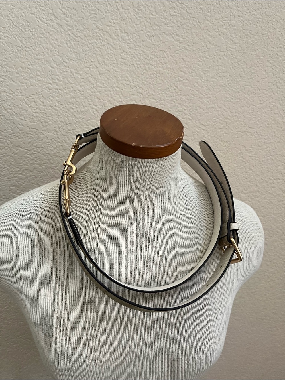 Coach Signature Strap - Picture 2 of 7